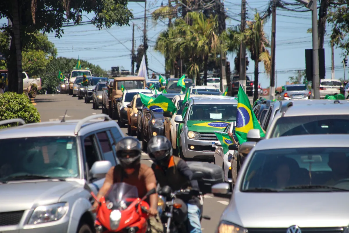 Nesta terça-feira (15), o ato incluiu uma carreata e um "tratoraço"