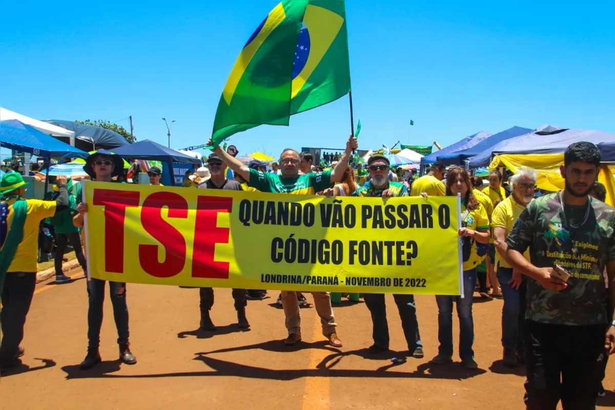 Imagem ilustrativa da imagem Feriado da República é marcado por manifestações