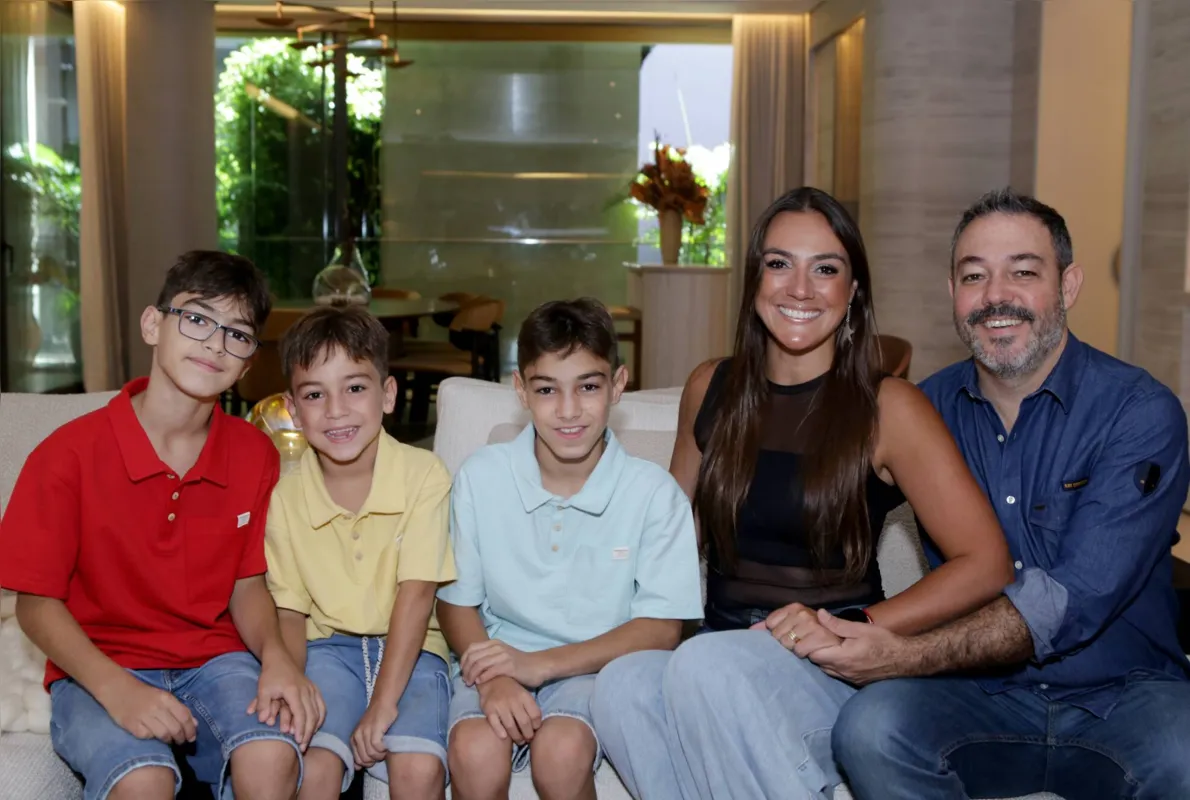 Imagem ilustrativa da imagem Fernanda & Gustavo em família
