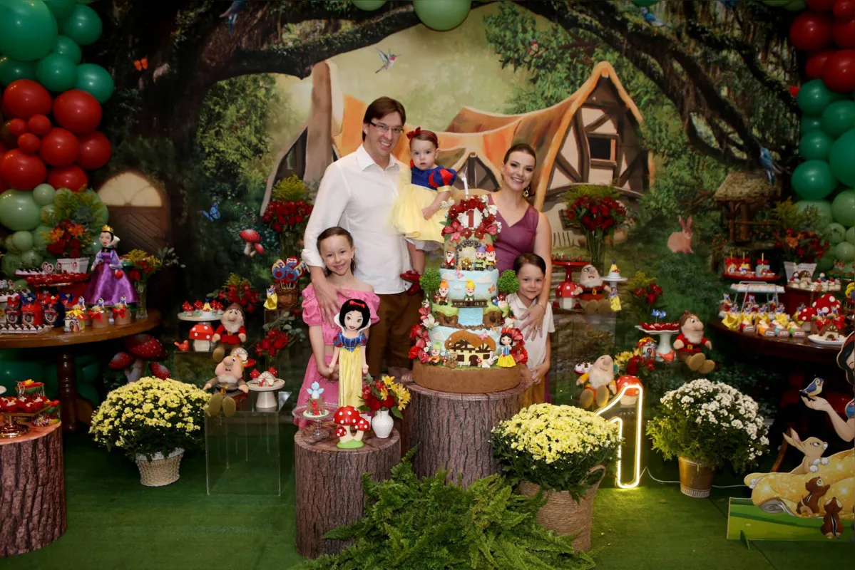Thiago Martins com Karina Khater Martins e os filhos Maria Fernanda, Henrique e Maria Carolina