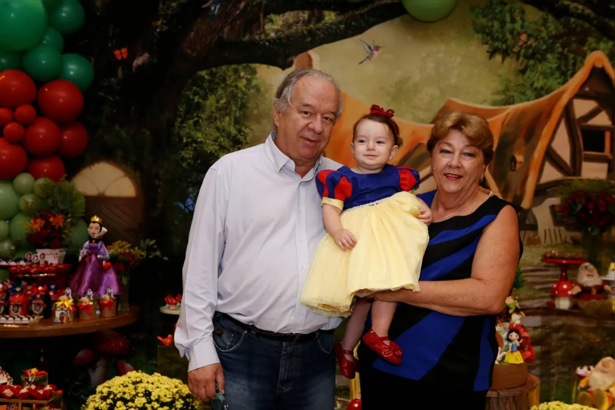 Rubens e Angélica Martins com a neta Maria Carolina
