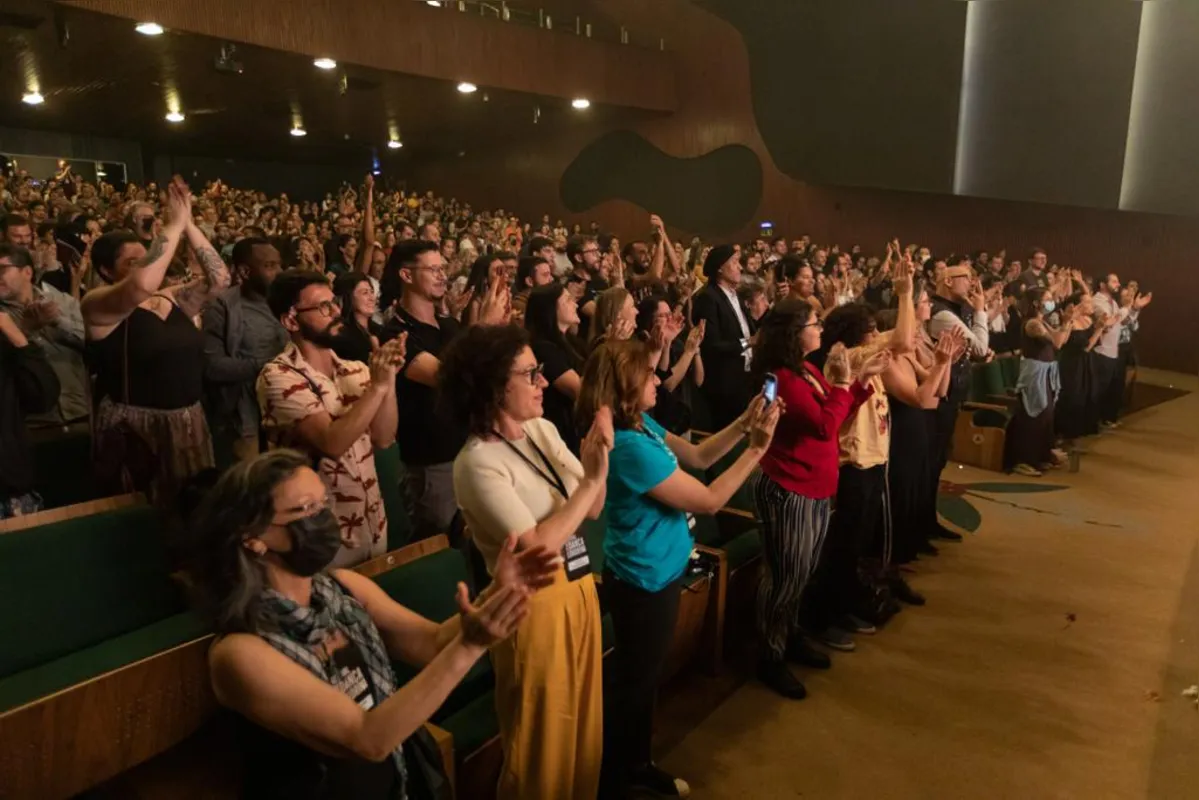 Teatro Ouro Verde lotado durante as apresentações do Festival de Dança de Londrina