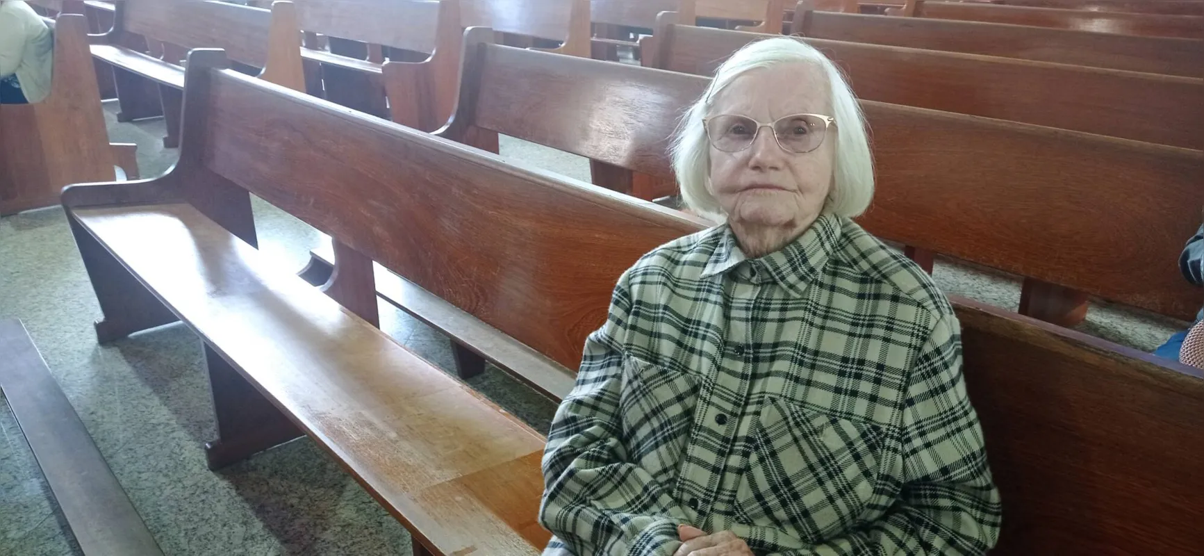 A pensionista Natália Pauka Severa, 95, viu a vida de Bento 16 como uma santidade
