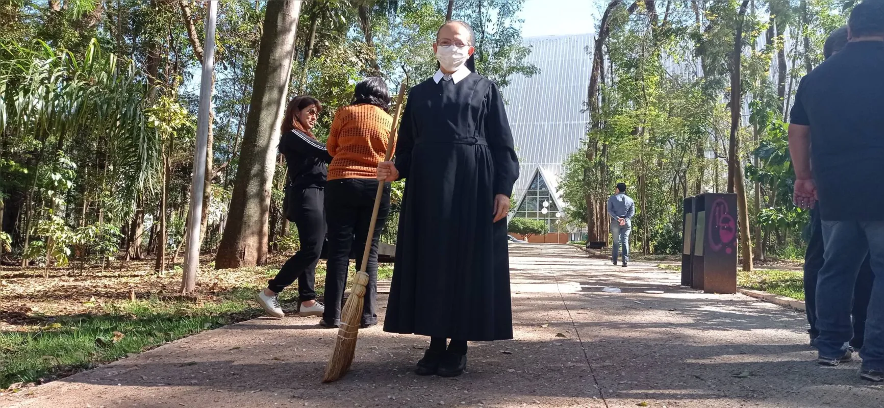 A irmã Luciana de Almeida também participou do ato na manhã deste domingo:"Nos dias de chuva é insuportável passar por aqui"