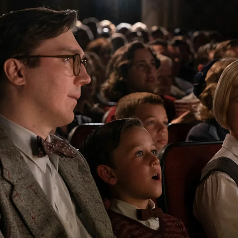Filme mostra o encantamento do garoto Spieberg desde que o pai o leva ao cinema pela primeira vez