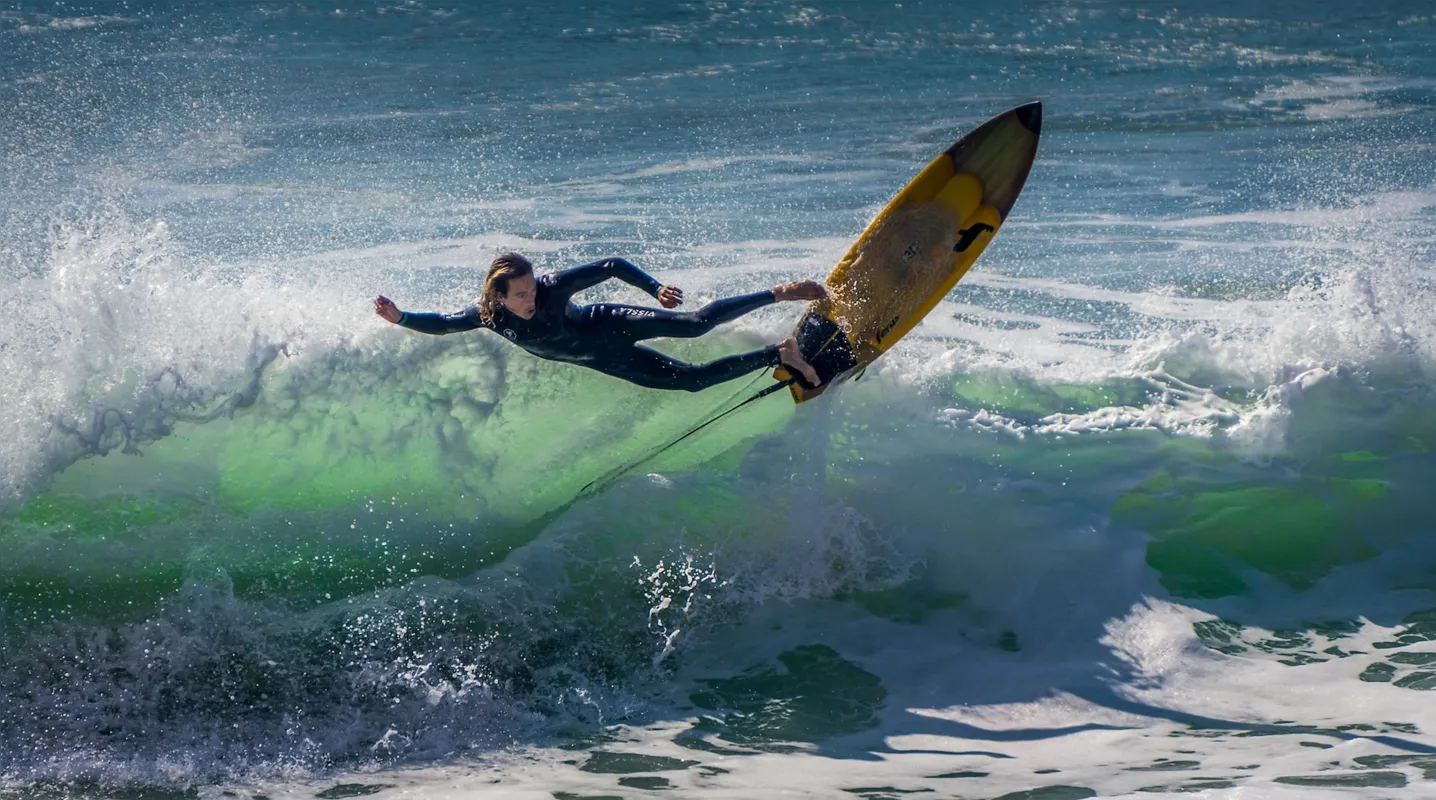 Imagem ilustrativa da imagem Fique de olho no Hurley Pro Sunset Beach 2023 e veja como apostar em surf
