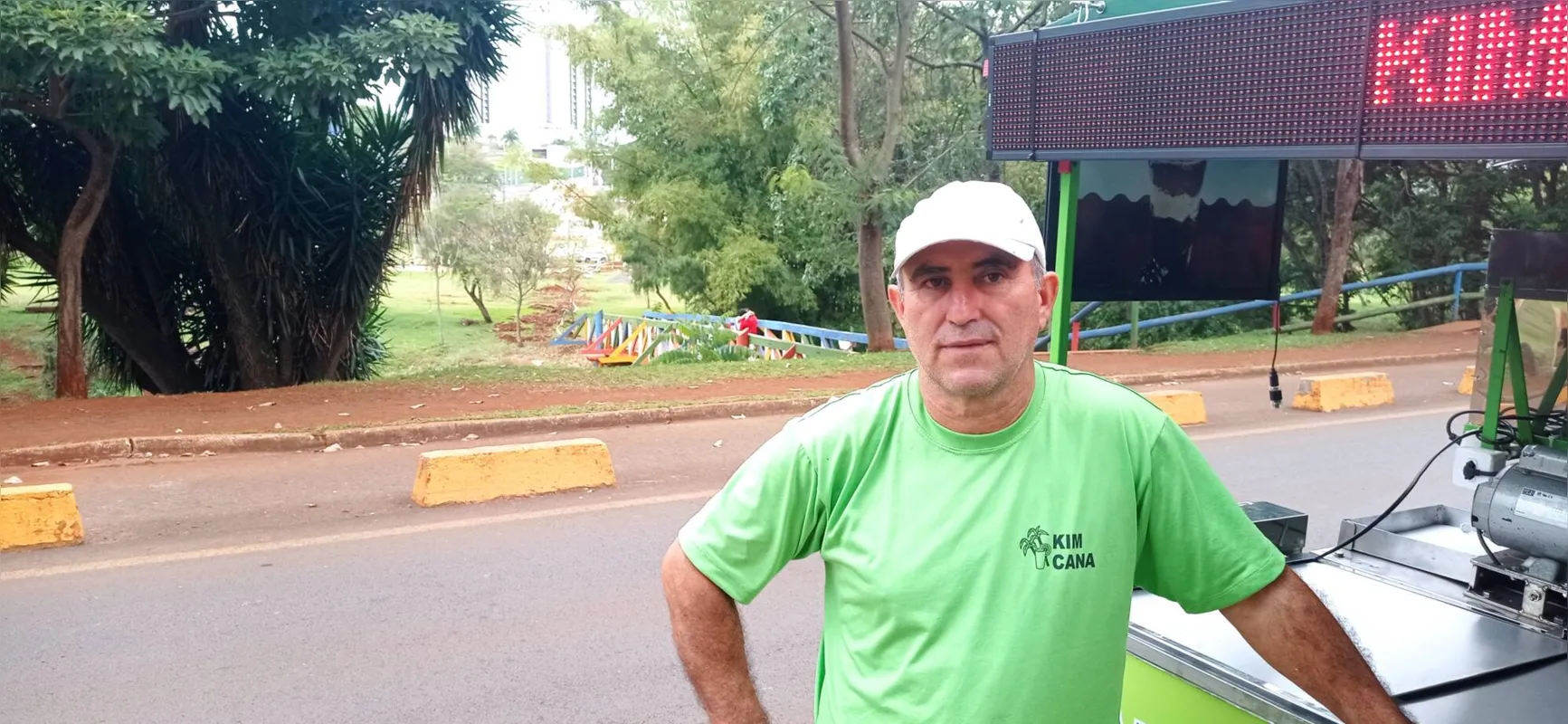 O ambulante Luiz Aparecido de Souza acha que melhoria pode refletir nas suas vendas.