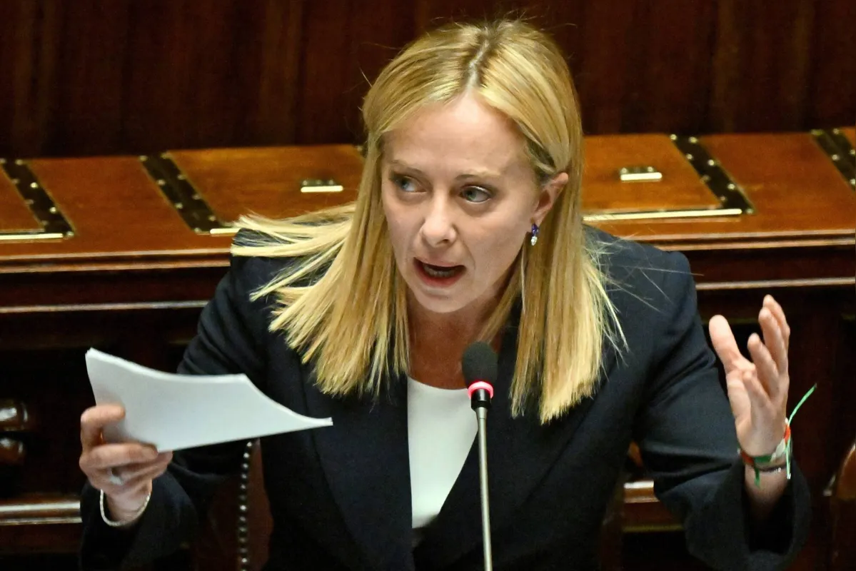 "Nunca senti qualquer simpatia ou proximidade com regimes antidemocráticos. Por nenhum regime, incluindo o fascismo", discursou Meloni