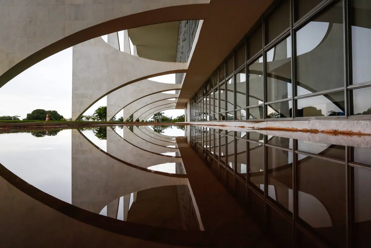 Após os ataques aos Três Poderes de 8 de janeiro, o governo intensificou a dispensa de militares que trabalhavam no Palácio do Planalto