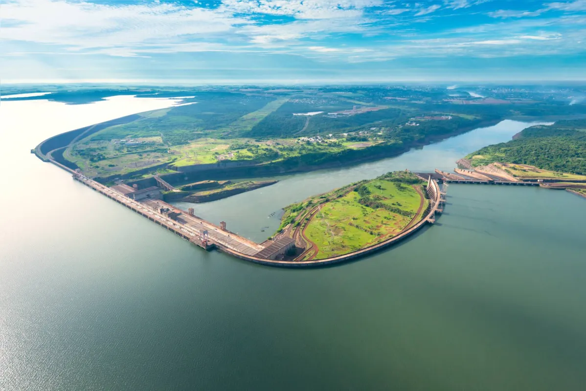 As Sete Quedas começaram a ser submersas em 13 de outubro de 1982; o processo levou 14 dias