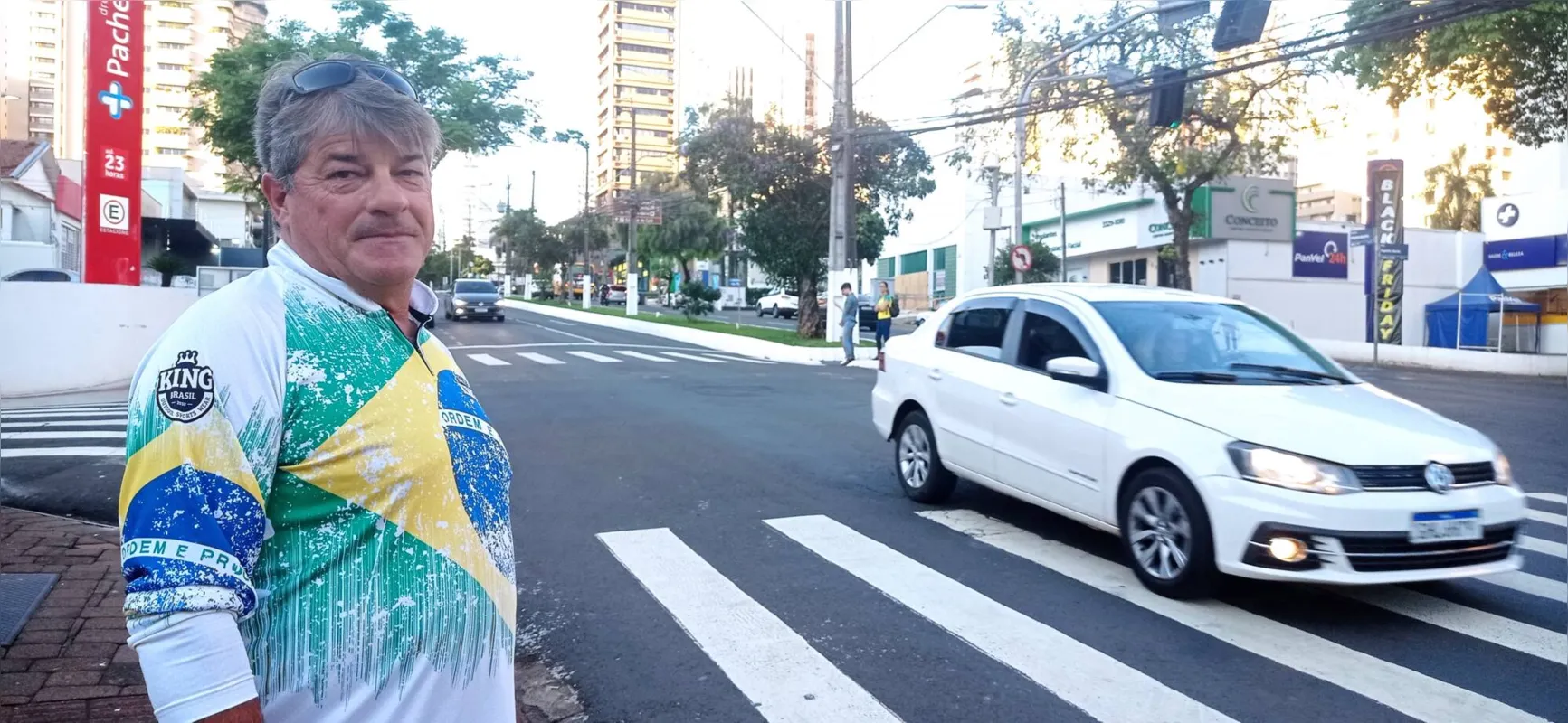 O contador José Marco da Rosa Vicente foi o único torcedor encontrado pela reportagem que foi à avenida Higienópolis para celebrar a vitória do Brasil.