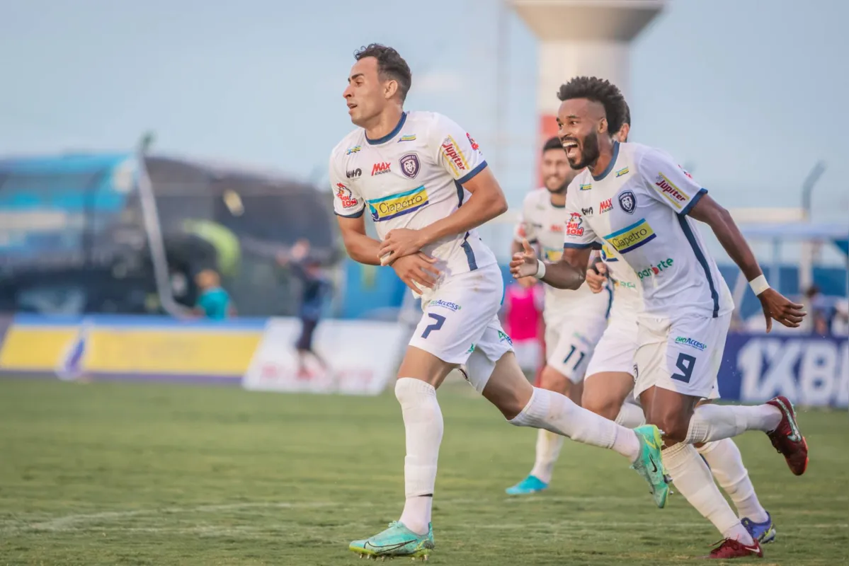Luiz Fernando (7) e Joanderson (9) formaram a dupla de ataque do Cianorte no Paranaense e podem reforçar o LEC na Série B