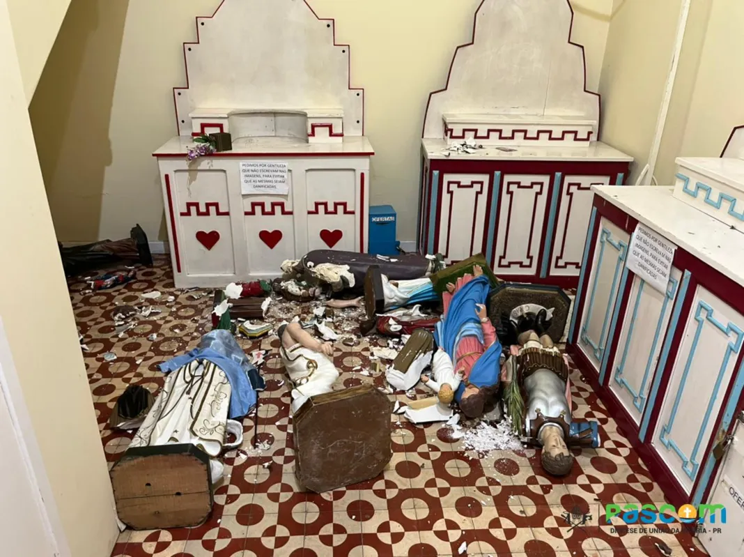 Imagem ilustrativa da imagem Invasor destrói 28 imagens sacras em igreja de São Mateus do Sul
