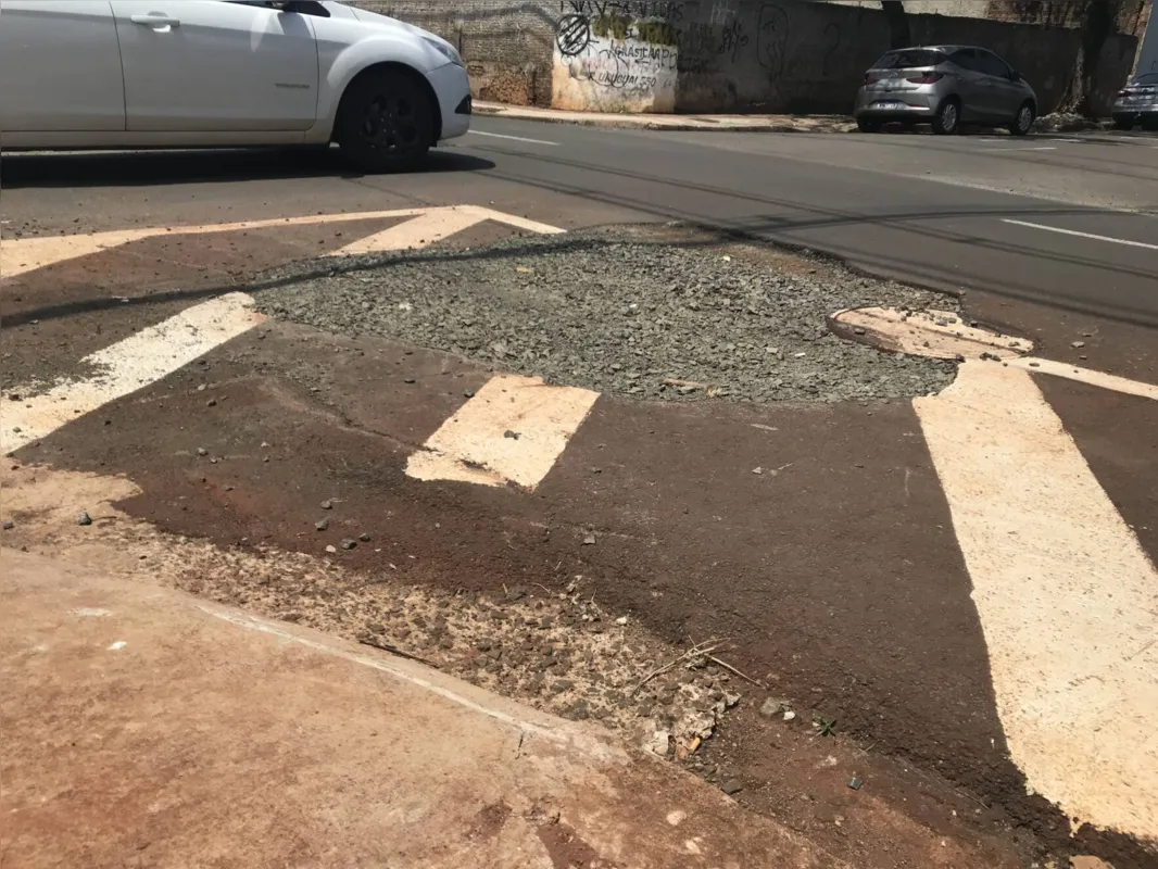 Imagem ilustrativa da imagem Irregularidades em serviços da Sanepar geram reclamações diárias em Londrina