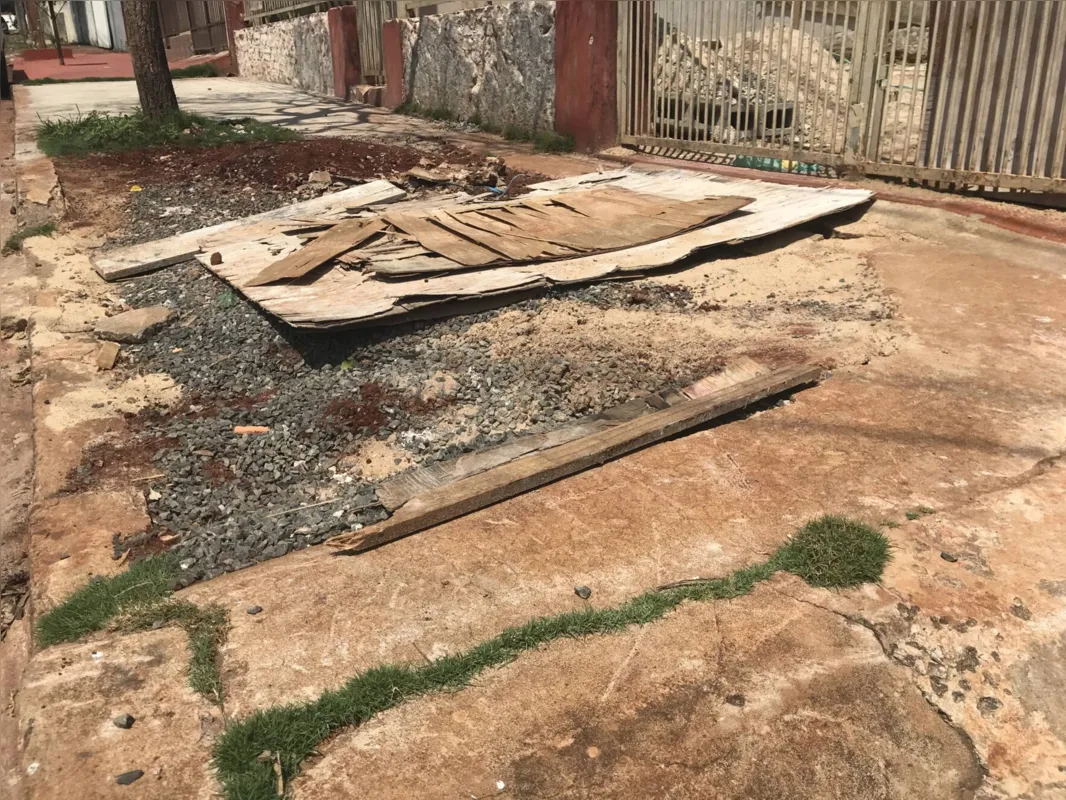 Imagem ilustrativa da imagem Irregularidades em serviços da Sanepar geram reclamações diárias em Londrina