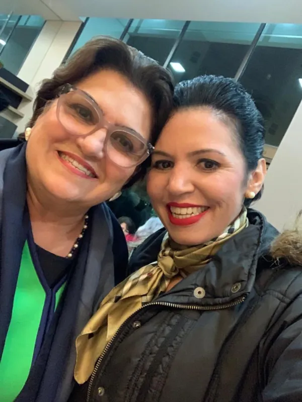 Márcia Lopes com a filha Juliana: "A gente não estava acostumado com isso, de olhar a morte e achar natural ou encontrar uma pessoa que diz ‘eu vou morrer mas eu estou bem”