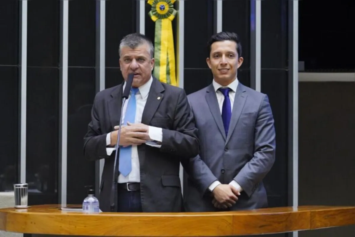 Imagem ilustrativa da imagem Justiça arquiva denúncia de "rachadinha" contra Família Boca Aberta