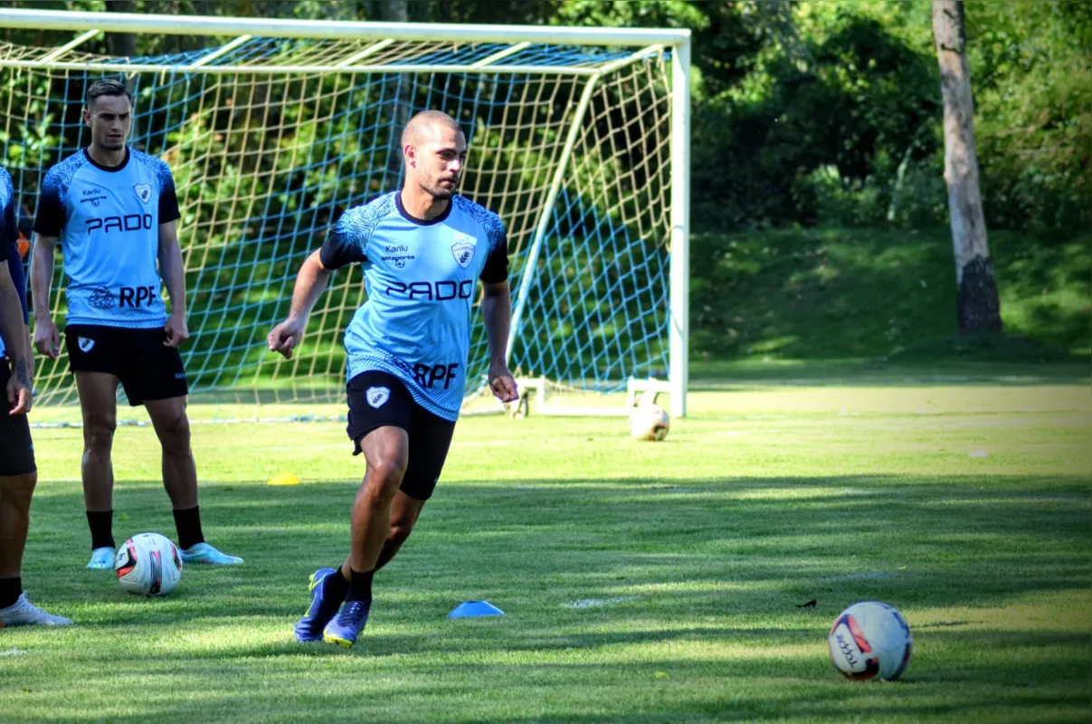 O atacante Clayton busca recomeço no LEC, após ficar um ano sem atuar