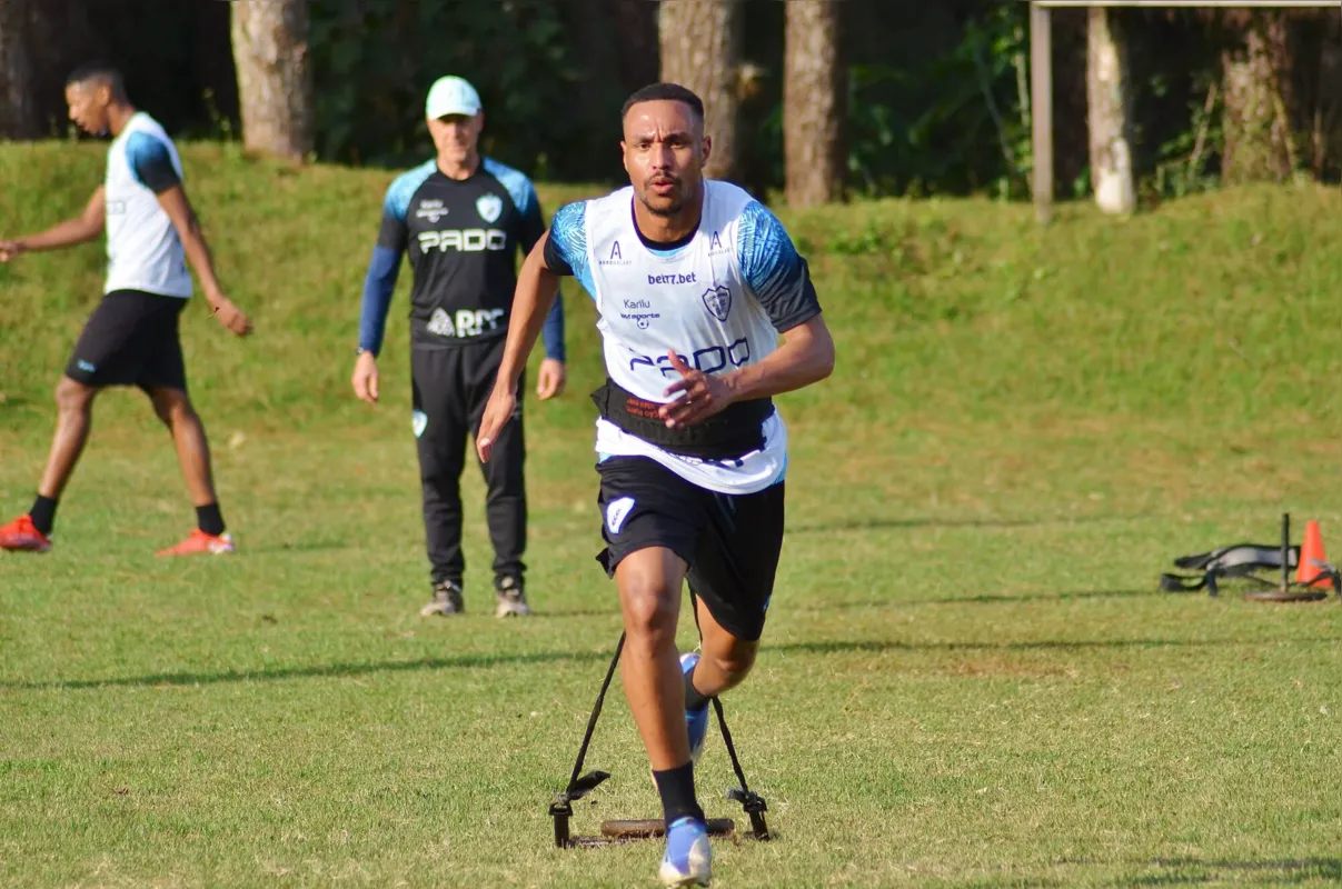 O atacante Leandrinho será mantido como titular diante da Chape e ainda busca seu primeiro gol no LEC