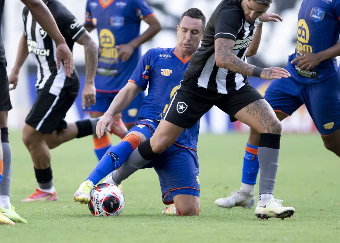 Higor Leite em jogo do Carioca pelo Audax contra o Botafogo: meia vai vestir a camisa do Londrina pela terceira vez na próxima Série B