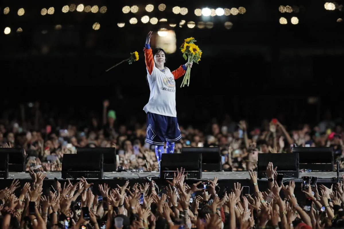 A estrela pop norte-americana Billie Eilish é uma das grandes atrações do Lollapalooza