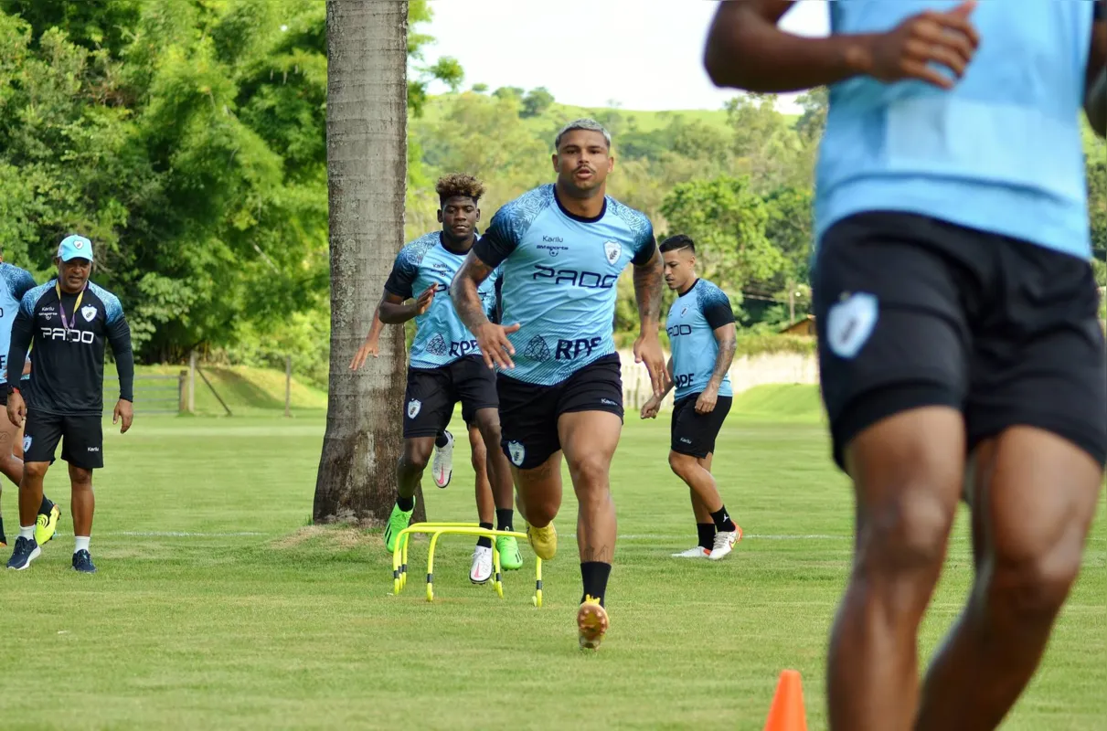 Contratado com fama de artilheiro, Pitbull foi mais um que fracassou no Londrina e deixa o Tubarão sem balançar as redes nenhuma vez