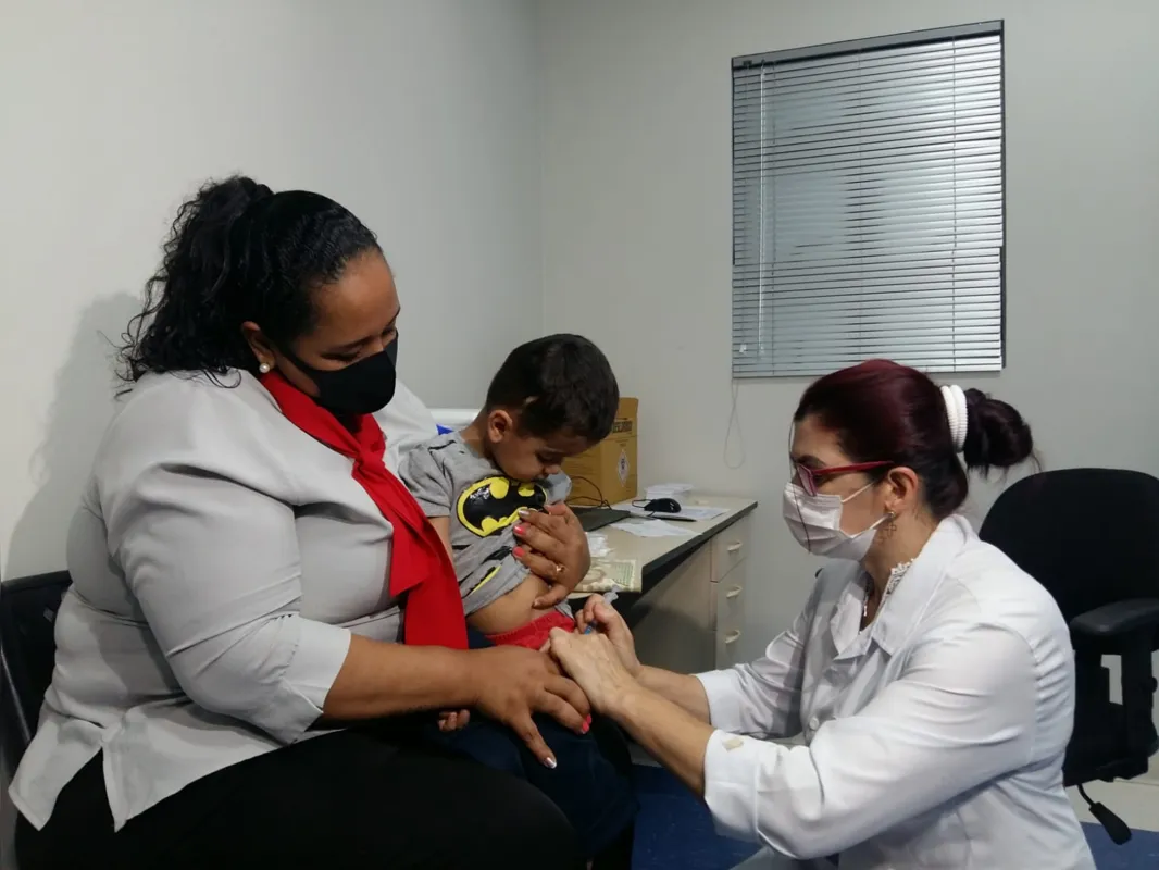 Imagem ilustrativa da imagem Londrina inicia vacinação contra Covid em crianças a partir de 6 meses