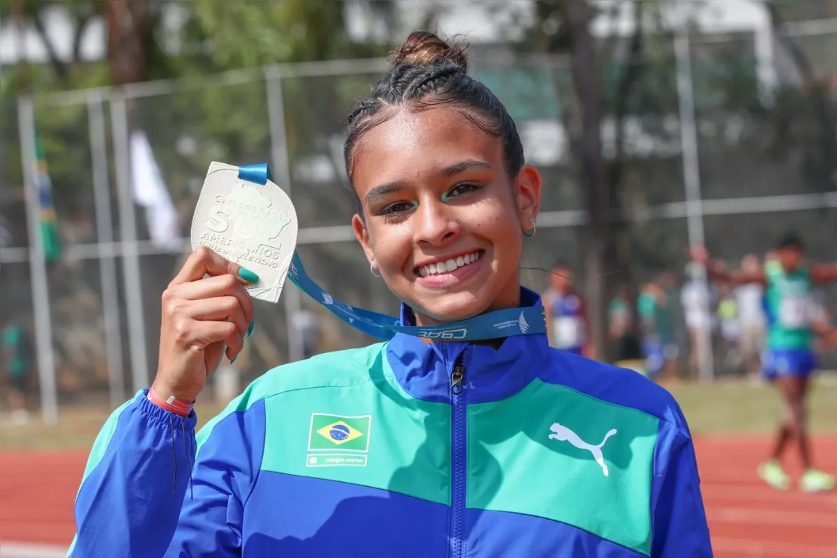 Júlia Ribeiro conquistou duas medalhas de ouro no Sul-Americano sub-18