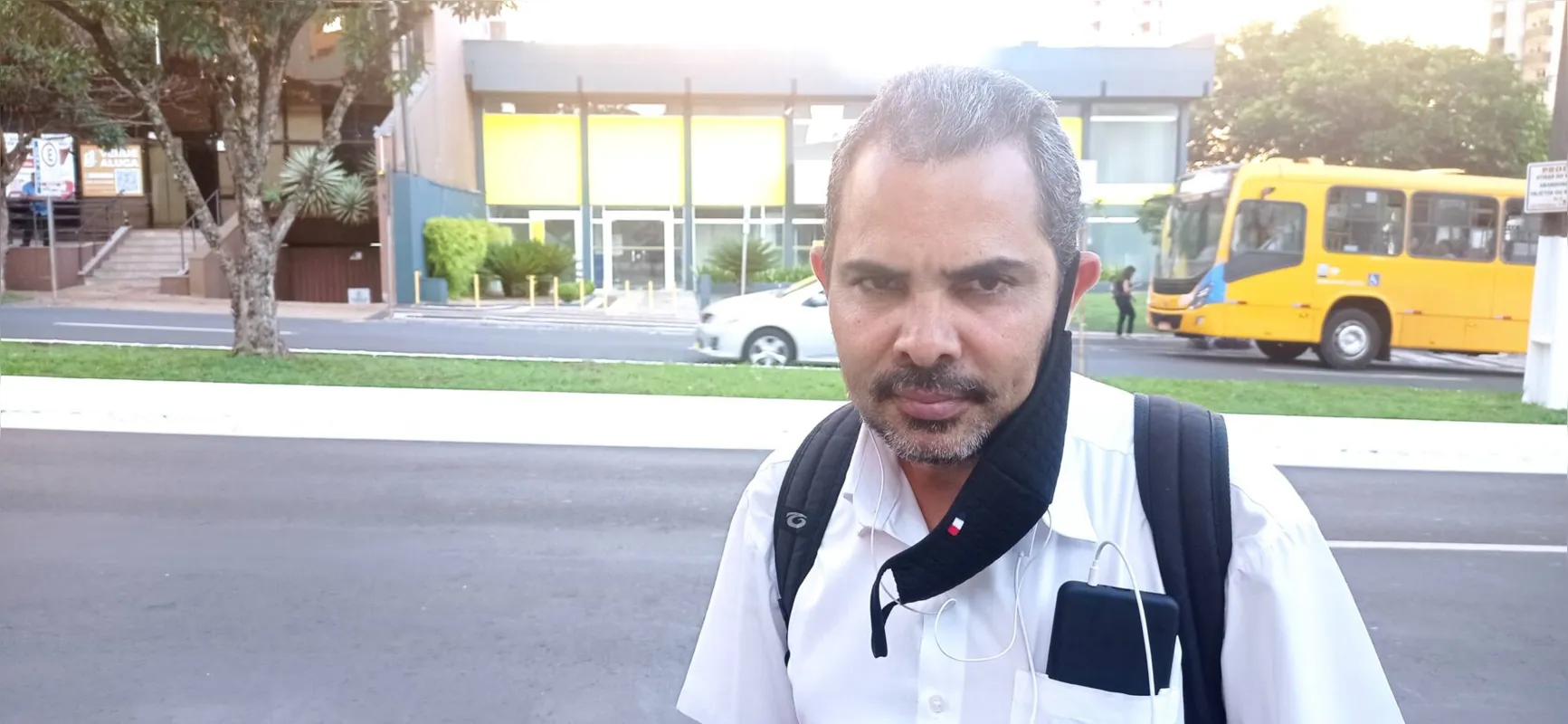 O porteiro Alex Sandro da Silva Pereira, 43, acompanhou o jogo no trabalho em uma TV que possui no local.