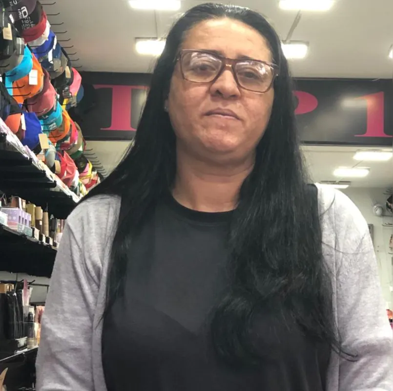 Maria Aparecida Silva, funcionária de uma loja no centro