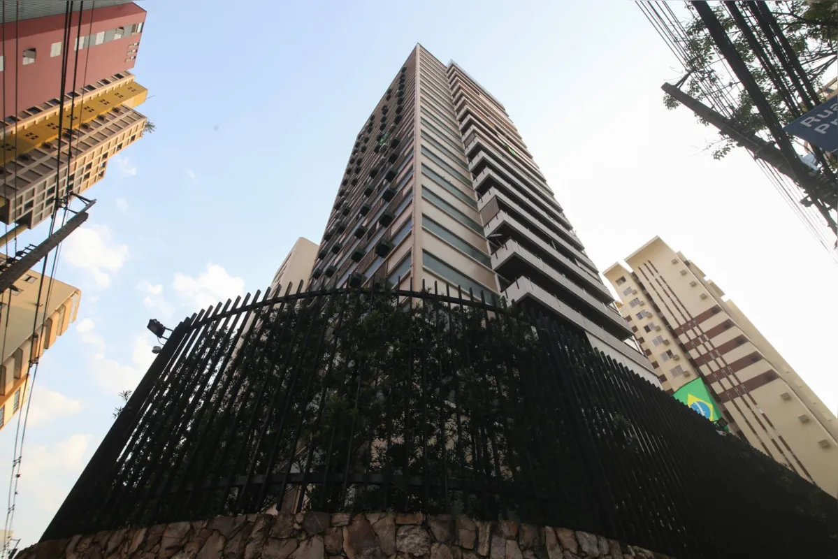 O Queen Elizabeth, no centro de Londrina, foi o primeiro 
edifício da cidade com um apartamento por andar
