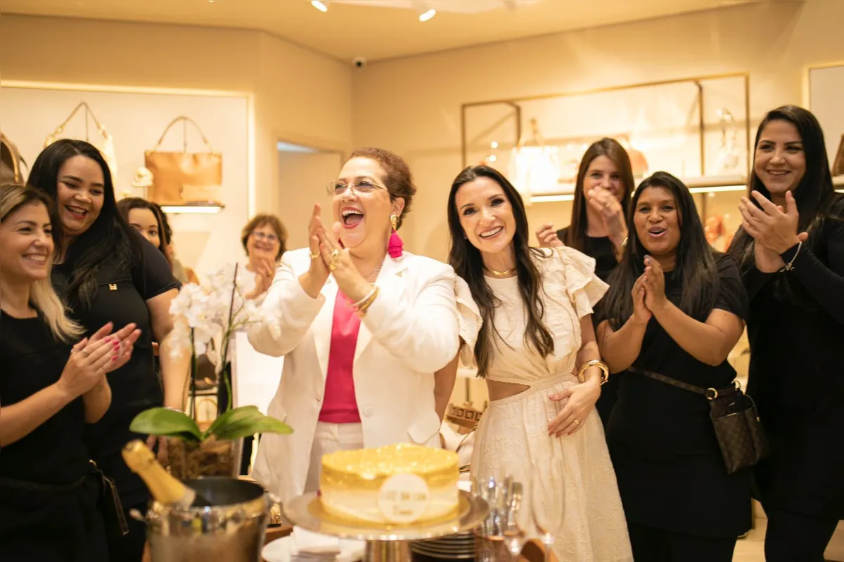 Zilá Gomes, Fernanda Kunii e consultoras de vendas Luz da Lua Londrina