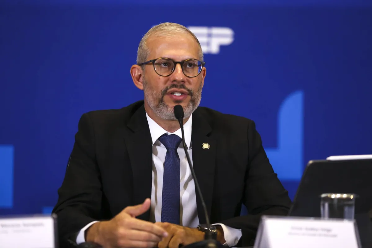 "Foi um exame de sucesso. Tivemos poucos casos de reaplicação e as taxas de abstenção foram dentro da normalidade histórica", afirmou Godoy