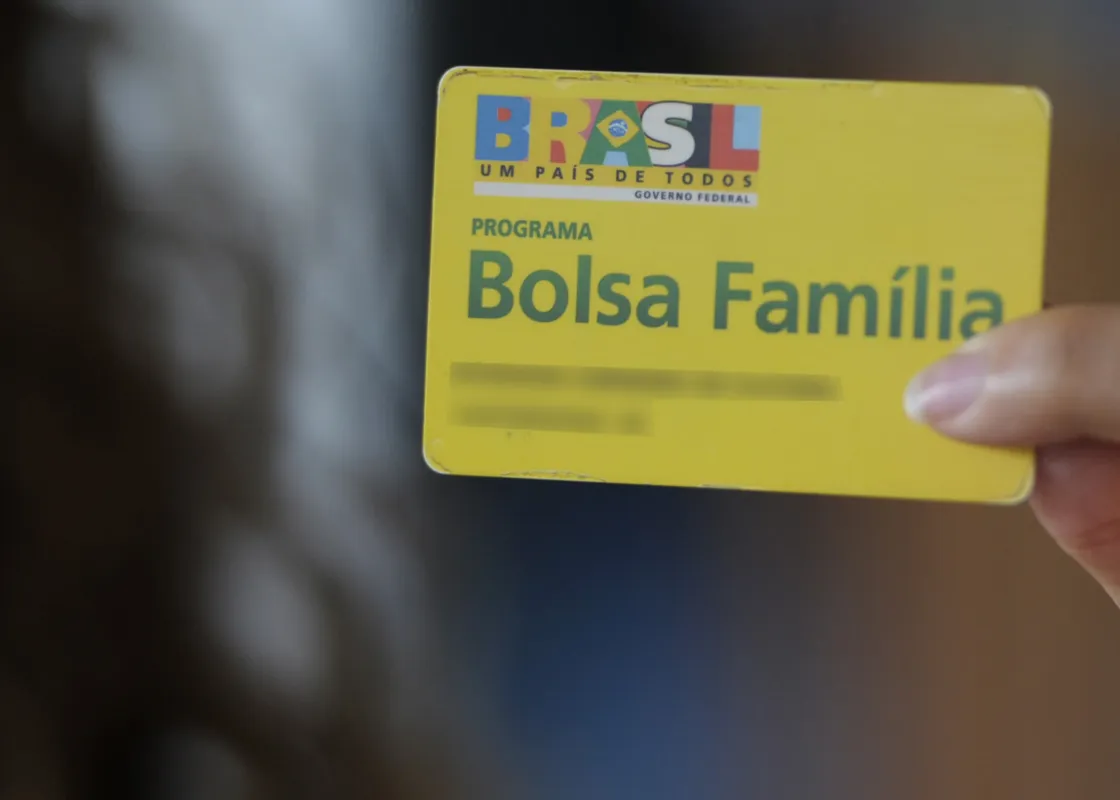 No Brasil, mais de 1,5 milhão de famílias foram excluídas do programa por terem renda acima do limite legal