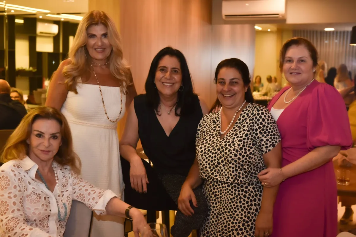 A alegria de Marcia entre mais amigas