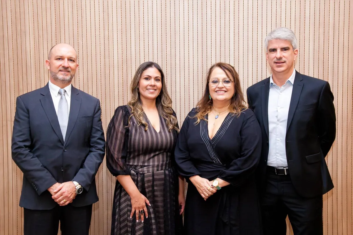 Eric Yves Victor Métée, Débora Durães, Luiza Sassi e Pablo Ibanez