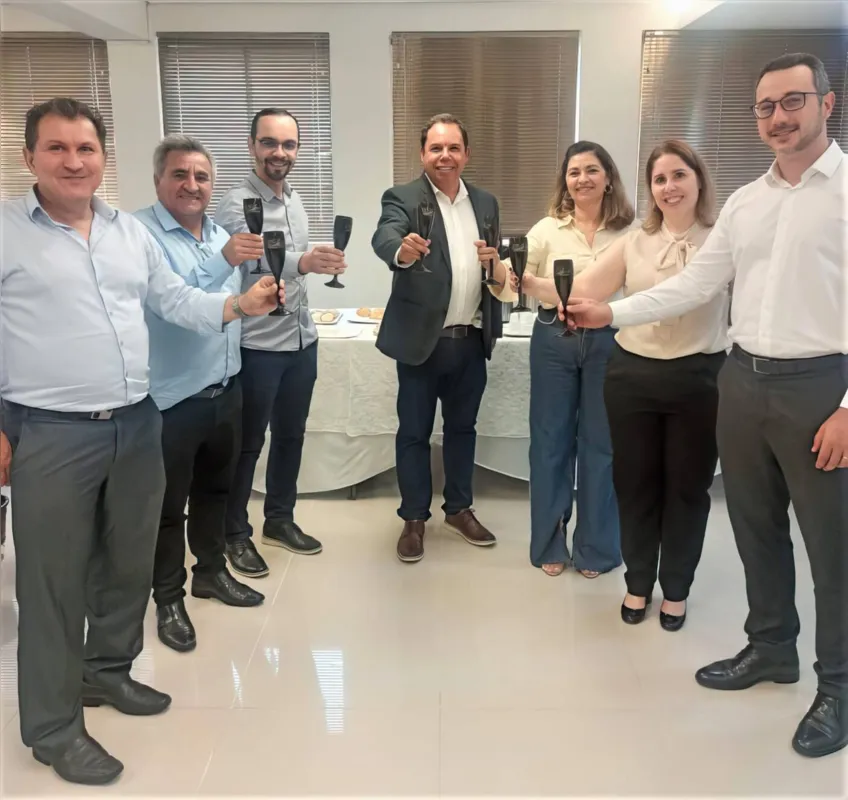 Marcos Ferreira (1º vice-presidente do SESCAP-LDR), Valdeir Eduardo (diretor da Vilage Marcas e Patentes), Rafael Mendes (contador), Euclides Nandes Correia (Presidente SESCAP-LDR), Marisa Ribeiro Furlan (diretora de Eventos SESCAP-LDR) e Viviane Roque Batista (diretora de Eventos Adjunta SESCAP-LDR), Marlon Marçal (2º vice-presidente do SESCAP-LDR)