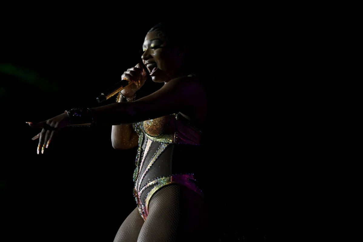 Imagem ilustrativa da imagem Megan Thee Stallion trava show no Rock in Rio ao levar fãs ao palco