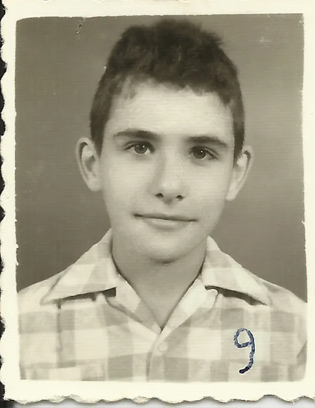 Aos nove anos há 63 anos