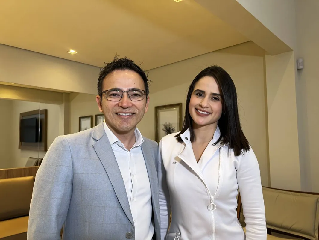 Na ocasião, falamos, também, com a Dra. Carolina Duran: a cirurgiã plástica veio da Colômbia e fixa residência em Londrina, reforçando a equipe sob o comando do Dr. Marcelo Ono