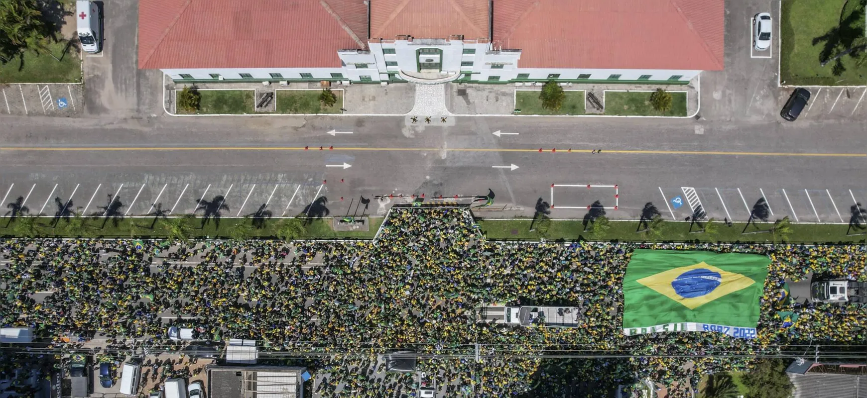 Protestos de bolsonaristas em frente a quarteis do exército começaram logo após o TSE oficializar a vitória de Lula nas eleições presidenciais