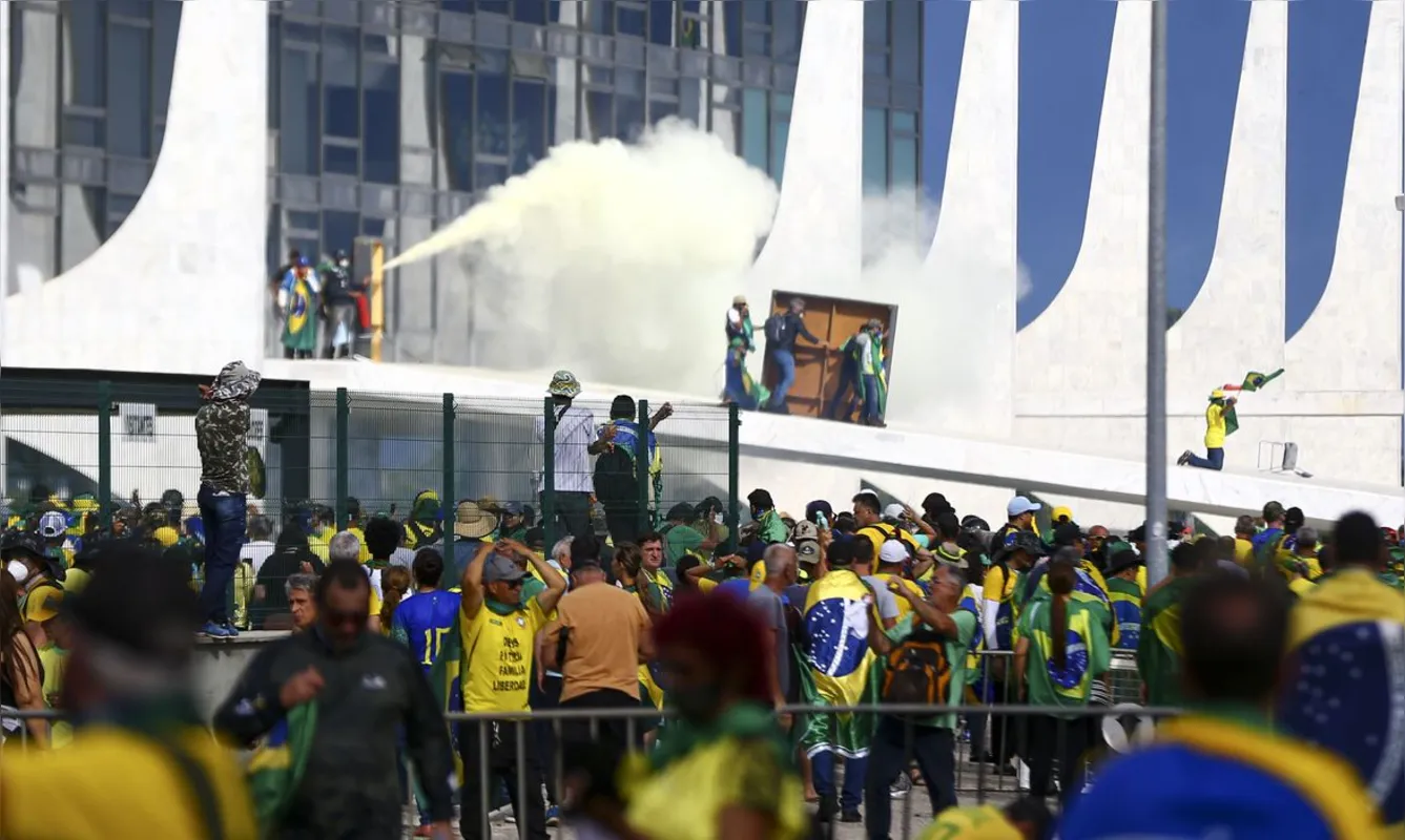 Ataques às sedes dos Três Poderes aconteceram no dia 8 de janeiro