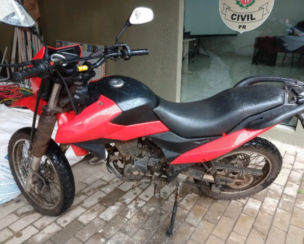 A motocicleta utilizada na ação foi apreendida e está à disposição da Justiça