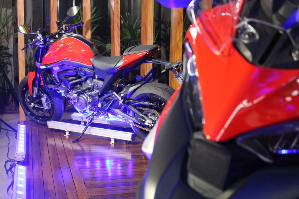 As máquinas da MotoGP foram expostas ao público londrinense durante evento na última quinta-feira (1)