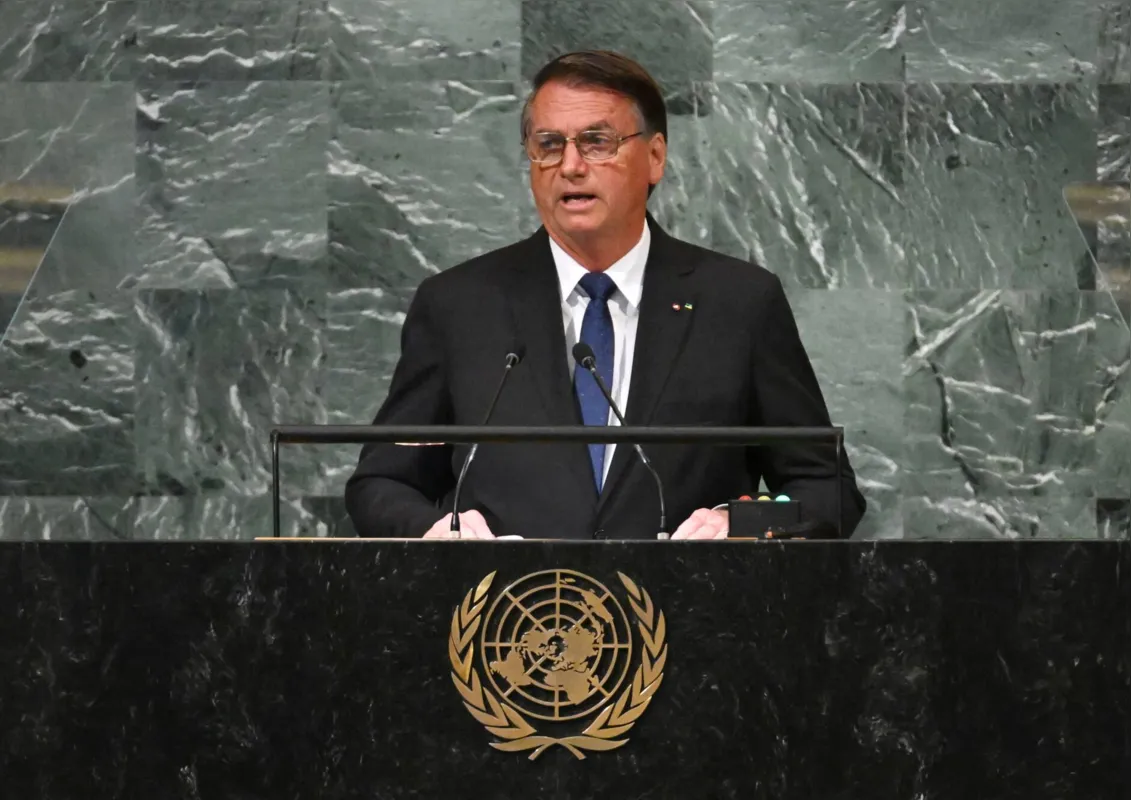 Imagem ilustrativa da imagem Na ONU, Bolsonaro ataca Lula e faz fala voltada a público interno