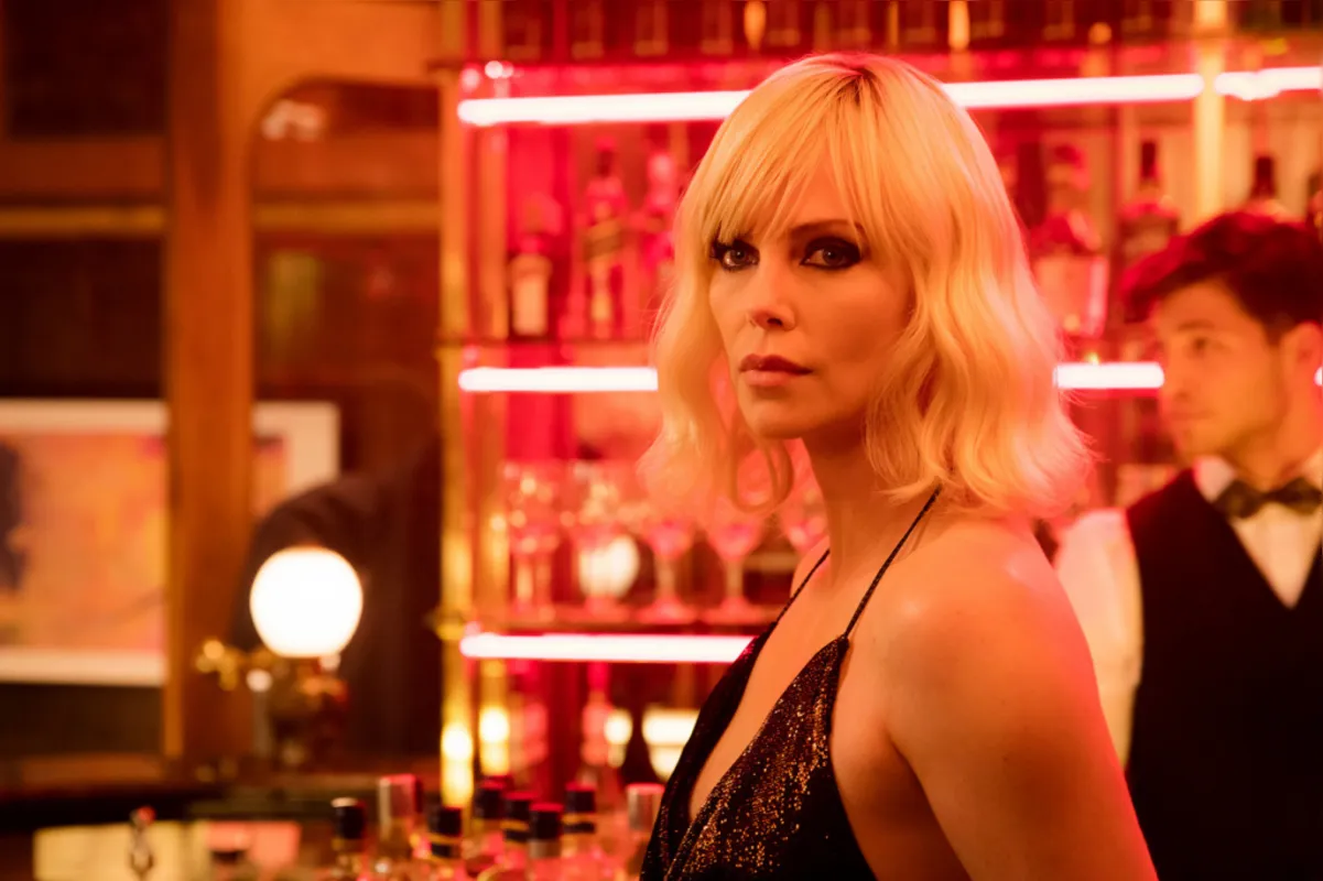 Charlize Theron em 'Atômica': muita adrenalina no Telecine Action