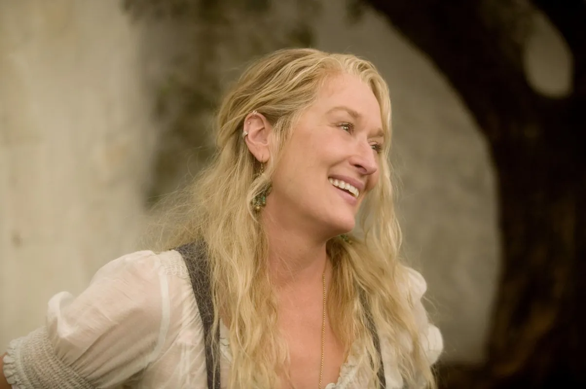 Meryl Streep em Mamma  Mia!, um filme cheio de graça e leveza