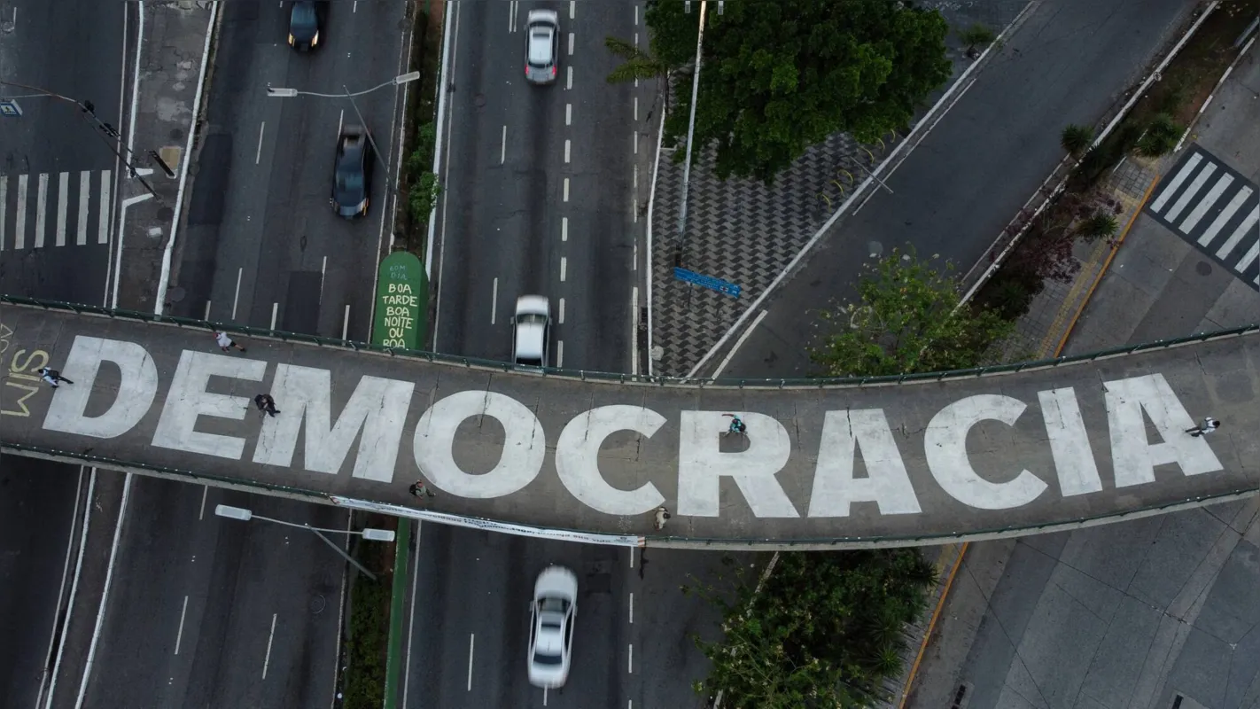 Imagem ilustrativa da imagem Na eleição mais tensa dos últimos tempos, a busca pelo voto até o fim