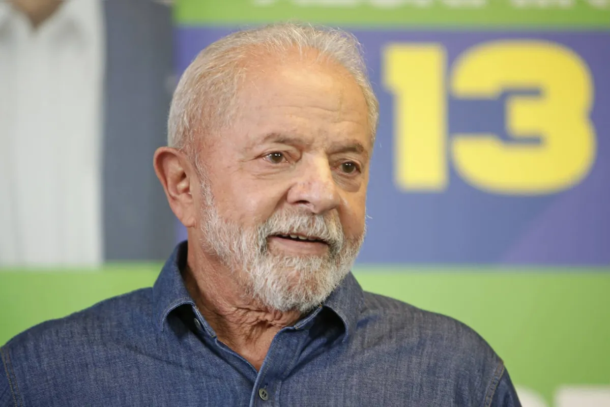 Brazilian former President (2003-2010) and presidential candidate for the leftist Workers Party (PT), Luiz Inacio Lula da Silva, gestures during a press conference in Sao Paulo, Brazil, on October 24, 2022. - Veteran leftist Luiz Inacio Lula da Silva said he is keeping an eye on poll numbers showing his lead narrowing over far-right incumbent Jair Bolsonaro for Brazil's October 30 presidential runoff but is confident he will win. (Photo by Miguel Schincariol / AFP)