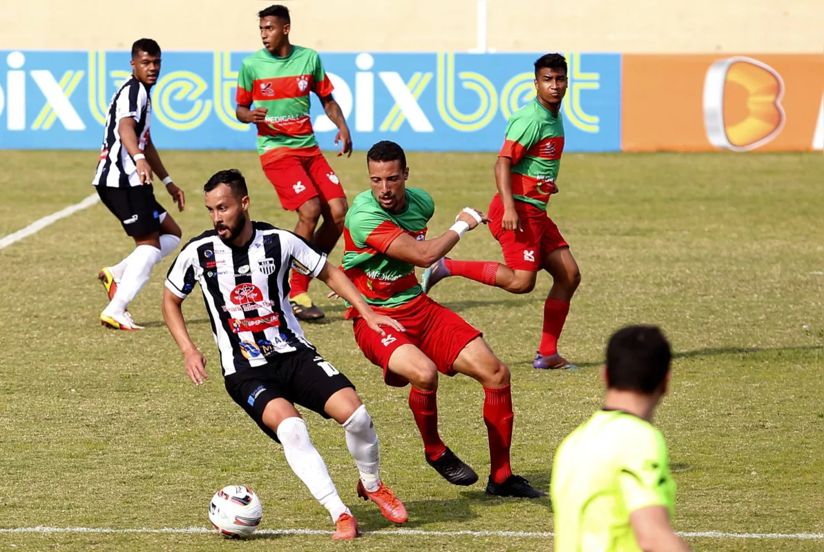 Imagem ilustrativa da imagem Na volta ao futebol, Grêmio Maringá vence na estreia